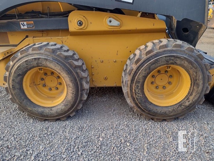 2019-deere-332g-image-21