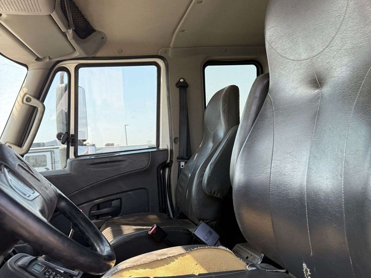 2014-international-7500-4x4-terex-bucket-truck-image-52