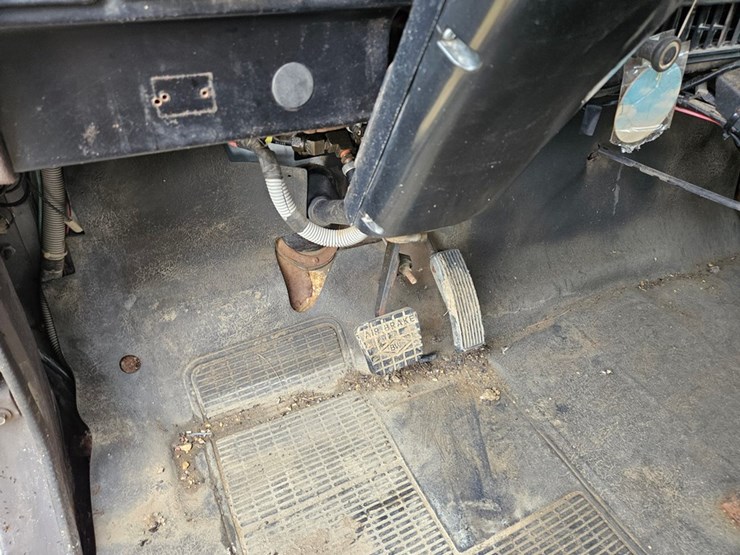 #2079-•-1988-international-water-truck-image-35