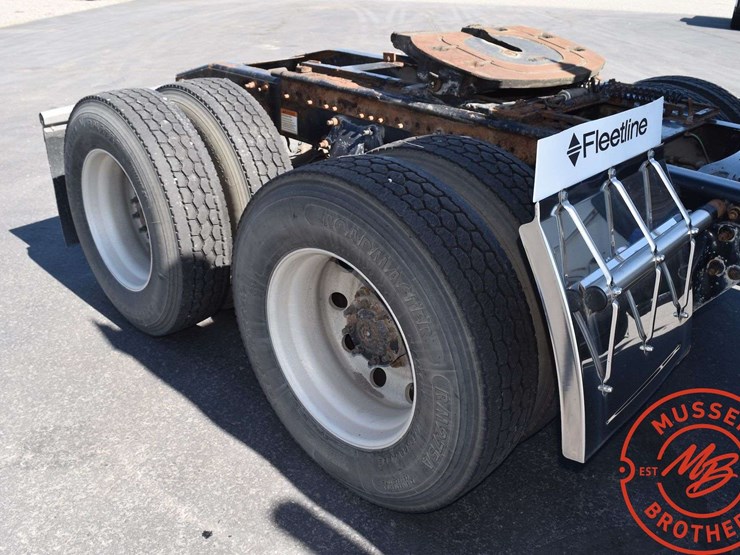 2006-freightliner-columbia-120-image-22