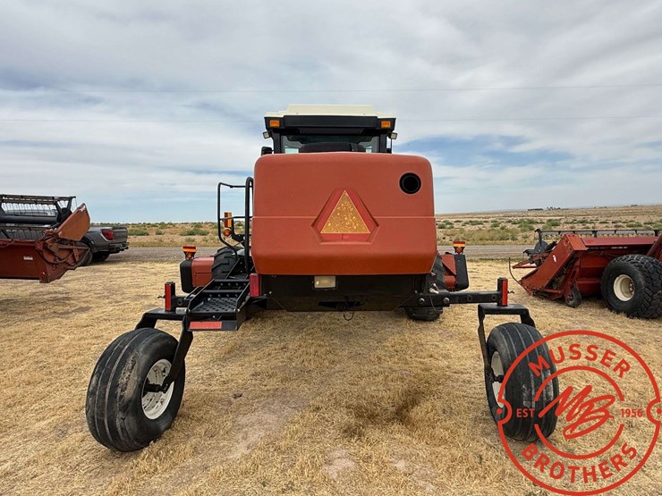 hesston-8450-image-8