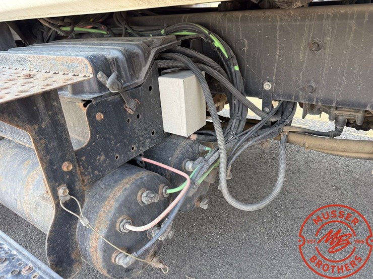 2014-international-7500-4x4-terex-bucket-truck-image-12