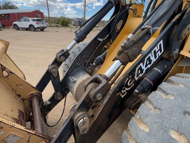 deere-tc44h-image-38