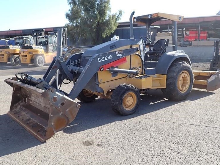 2019-deere-210lep-image-1
