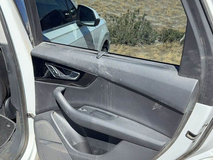 2017-audi-q7-image-38