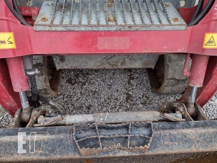 2019-takeuchi-tl8-image-28