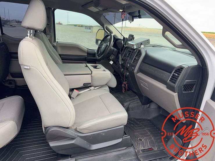 2017-ford-f550-image-39