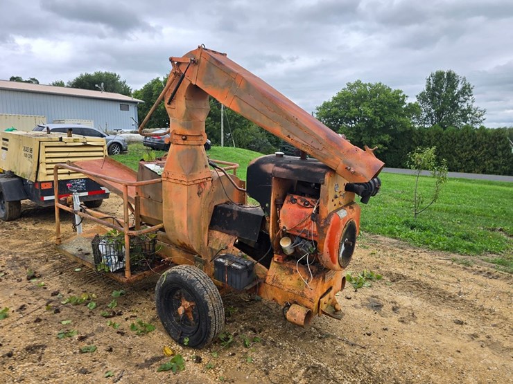 #2059-•-finn-bws-27-towable-straw-blower-image-3