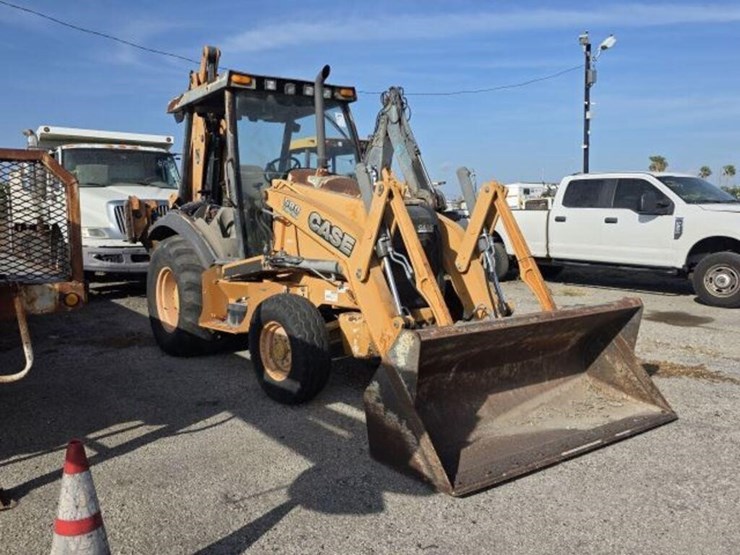2012-case-580sn-image-2