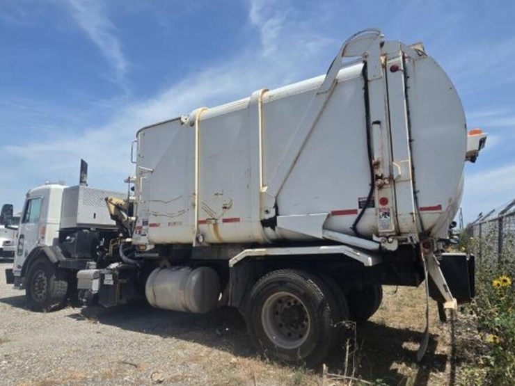2014-peterbilt-320-image-4