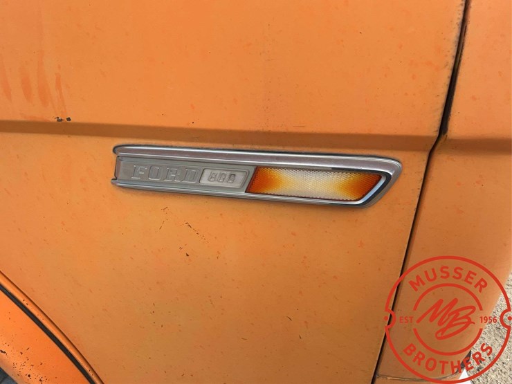 1985-ford-800-image-11