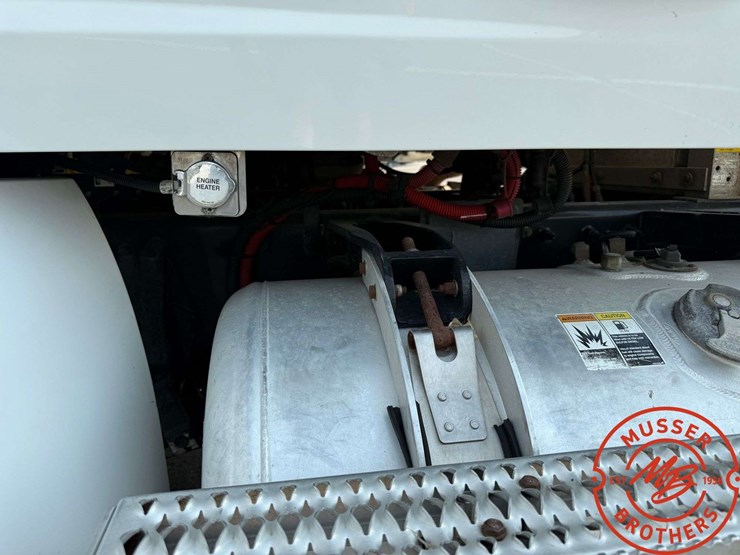 2015-peterbilt-579-image-12