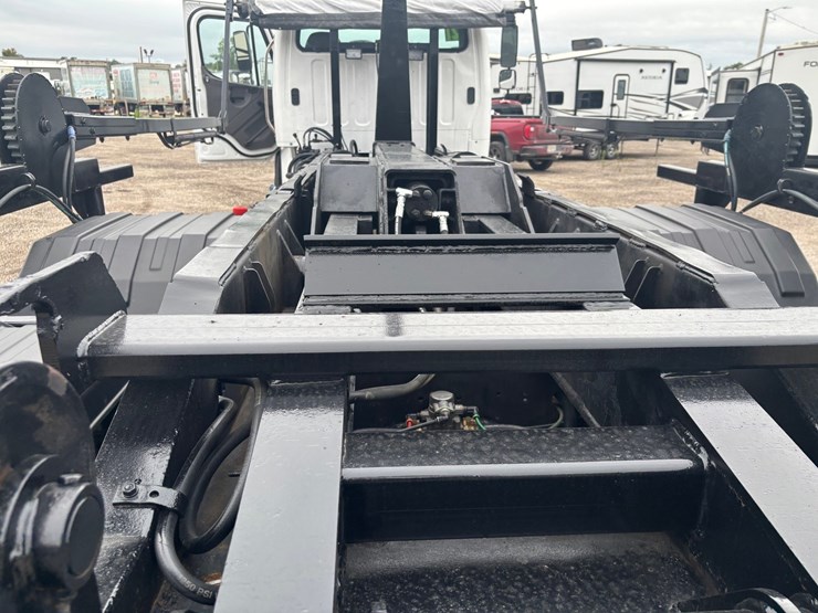 #2334-•-2021-freightliner-ftl280-roll-off-truck-image-57
