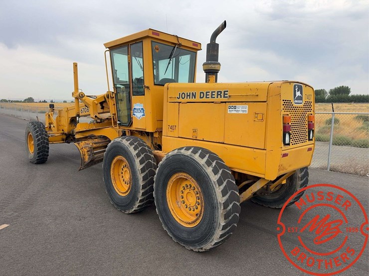 deere-670b-image-3