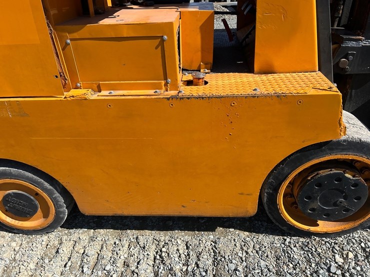 #5628-•-forklift-image-22
