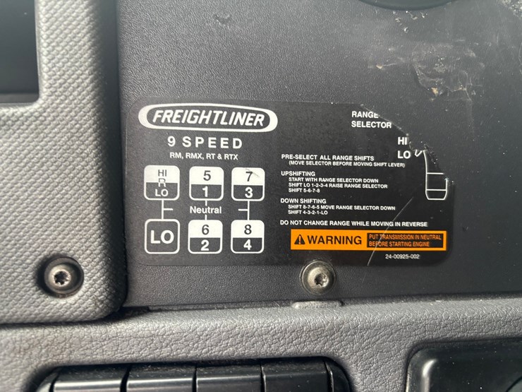 2013-freightliner-cascadia-125-image-64