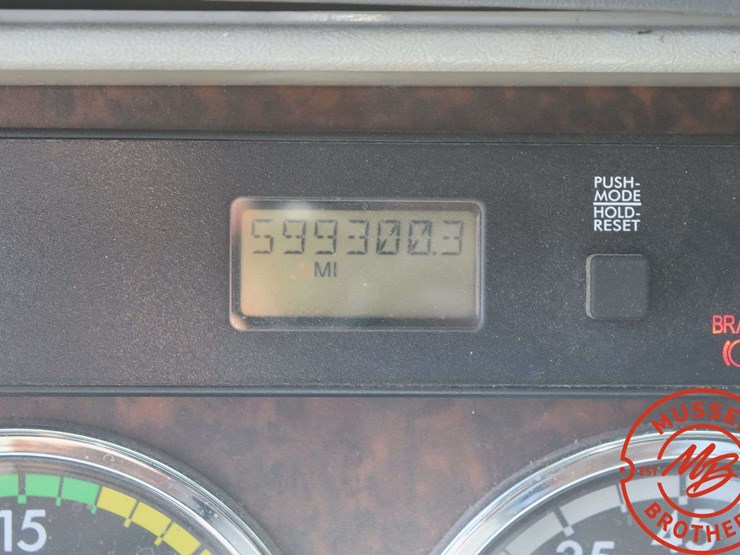 2006-freightliner-columbia-120-image-39