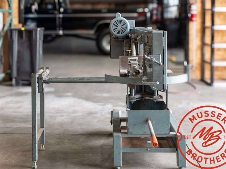 ellis-1600-mitre-band-saw-image-5