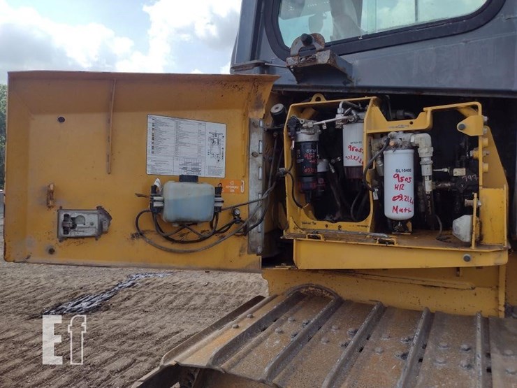 2015-deere-650k-lgp-image-32