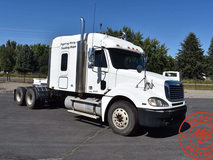 2006-freightliner-columbia-120-image-10