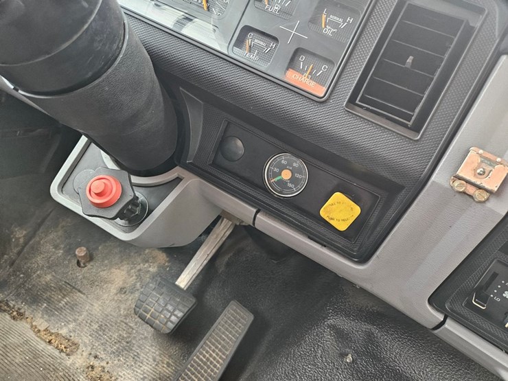 1997-ford-800-image-44