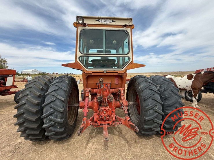 1975-international-1066-farmall-tractor-image-8