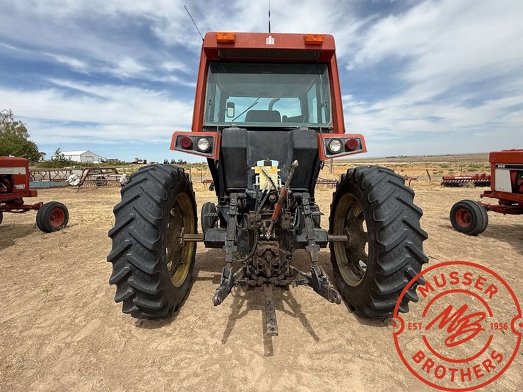 1982-international-3088-tractor-image-8