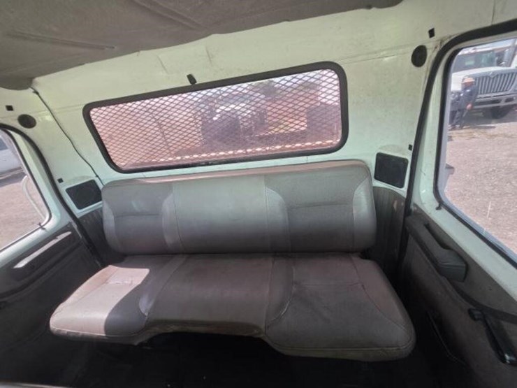 2001-navistar-4700-1htscabm71h369286-image-9