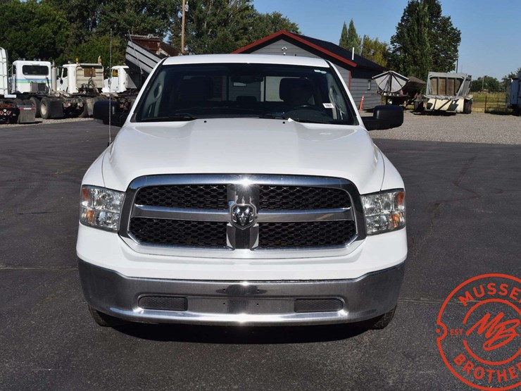 2020-ram-1500-slt-image-10