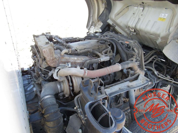 2014-isuzu-npr-image-23