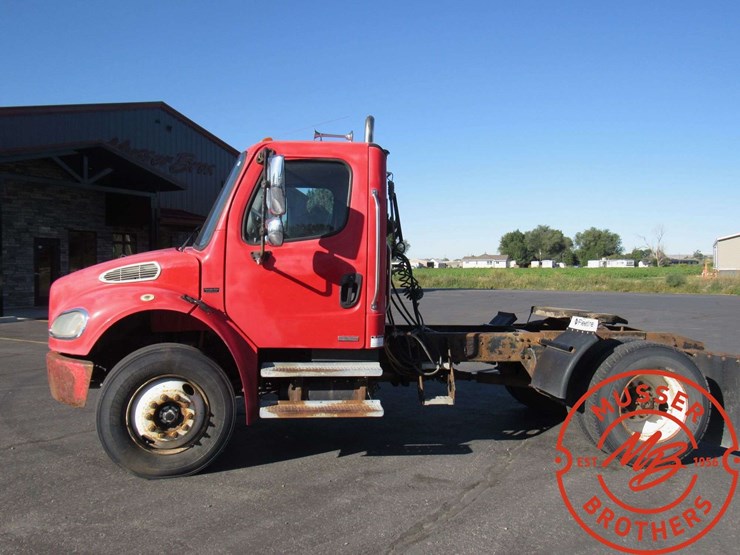 2003-freightliner-fl70-image-4