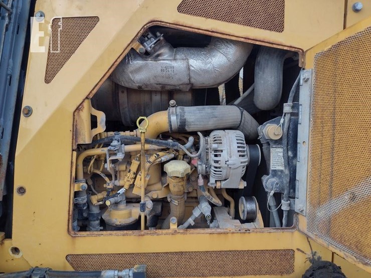 2015-deere-650k-lgp-image-34
