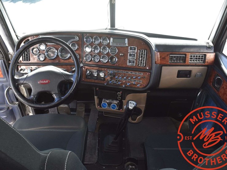 2005-peterbilt-379-image-58