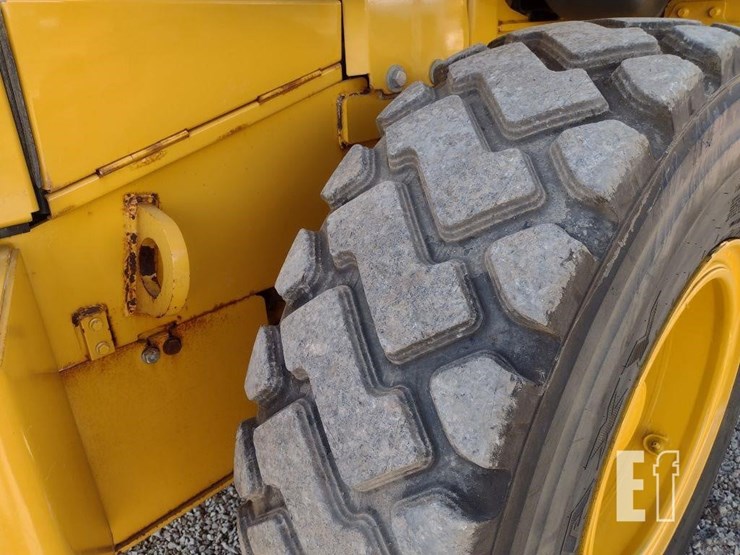 2019-deere-444k-image-27