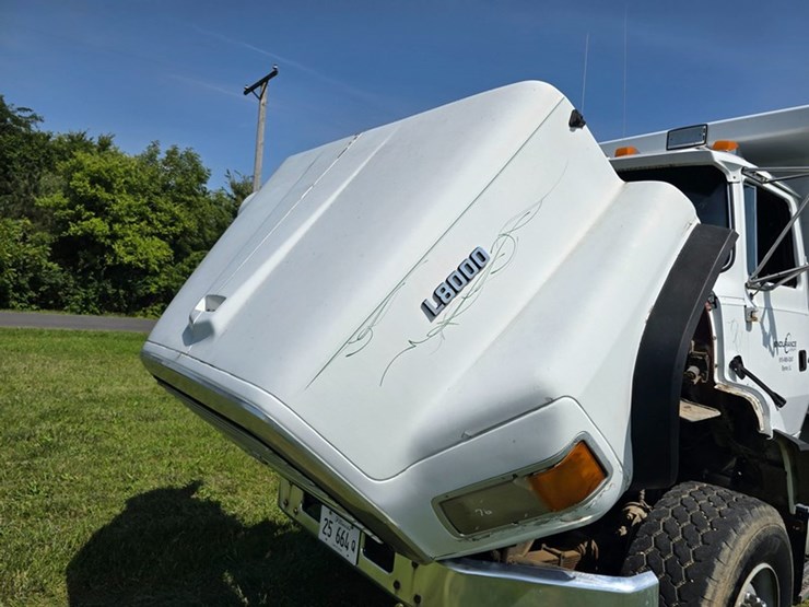 1995-ford-l8000-image-15