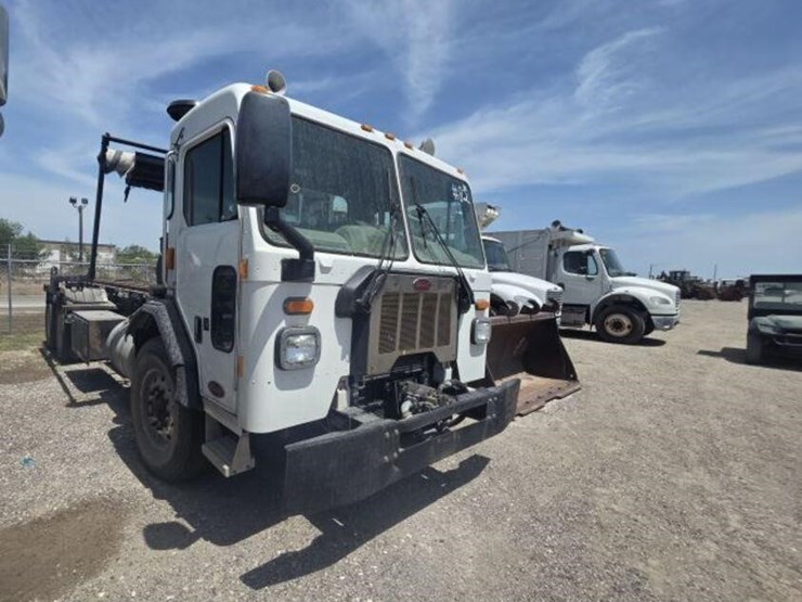 2018-peterbilt-520-image-2