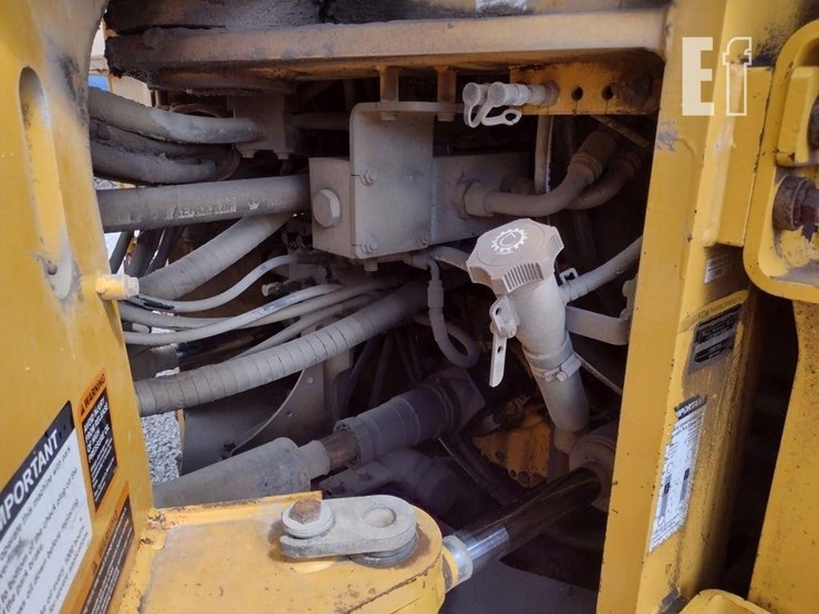 2019-deere-744kii-image-21