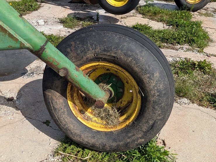 john-deere-2810-image-12