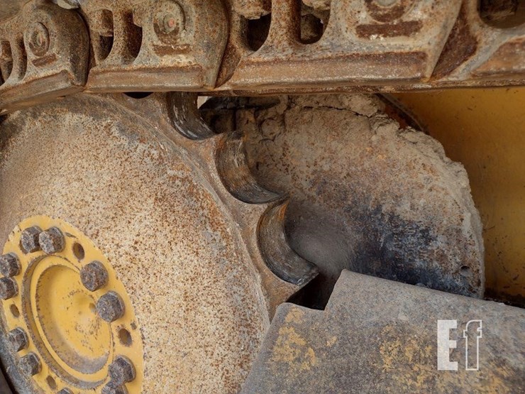 2015-deere-650k-lgp-image-27