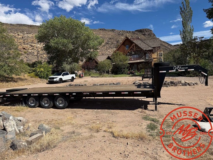 2014-c-&-b-fg392-gooseneck-flatbed-trailer---32'-x-8'-image-1