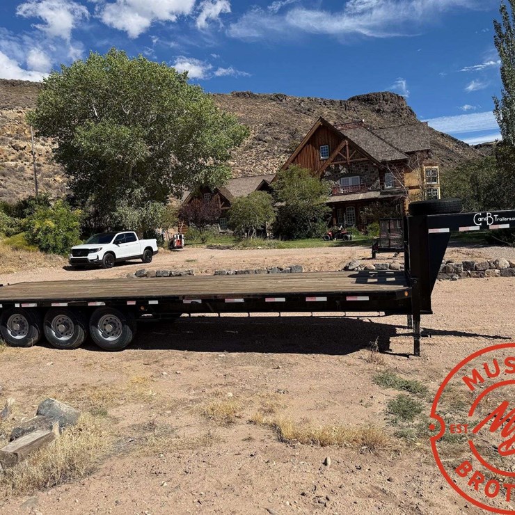 2014 C & B FG392 Gooseneck Flatbed Trailer - 32' x 8'