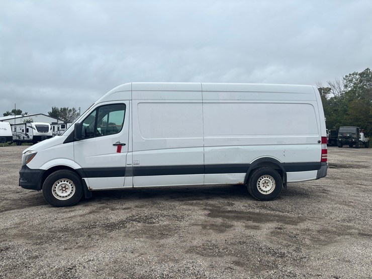#2333-•-2014-mercedes-sprinter-van-image-2