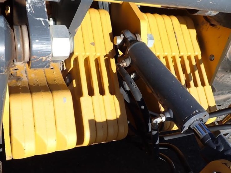 2019-deere-210lep-image-15