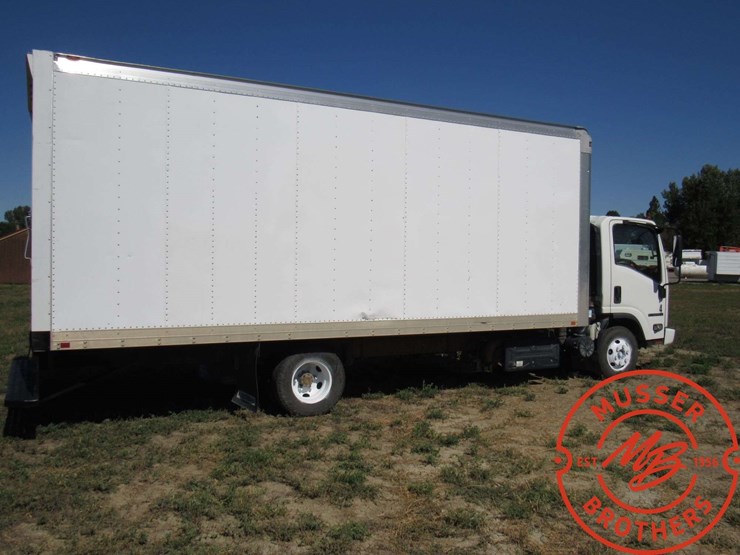 2014-isuzu-npr-image-9