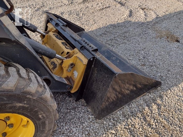 2019-deere-324g-image-18