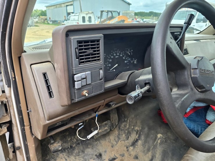 #2069-•-1993-chevrilet-3500-cheyanne-stake-body-truck-image-28