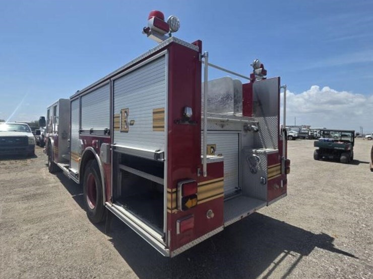 2005-pierce-pumper-4p1cc01c05a005463-image-4