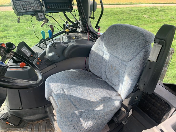 new-holland-ts125a-image-28