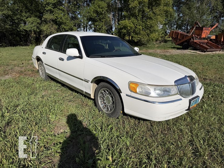 2001-lincoln-image-3