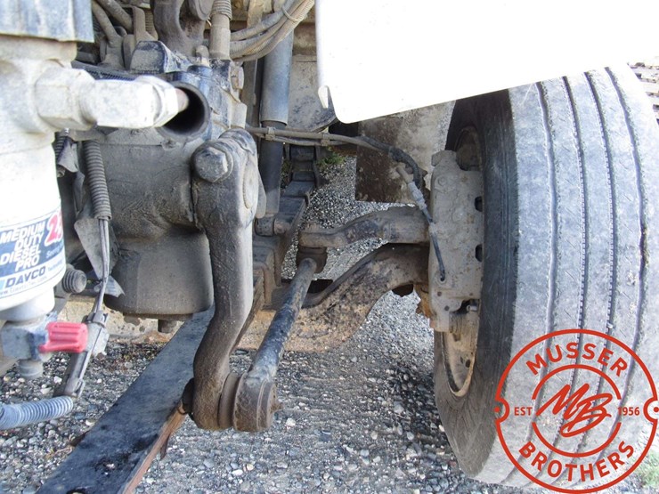 2005-freightliner-mt45-image-24